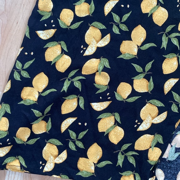 Reformation Marlowe dress in lemon drop - Picture 6 of 7